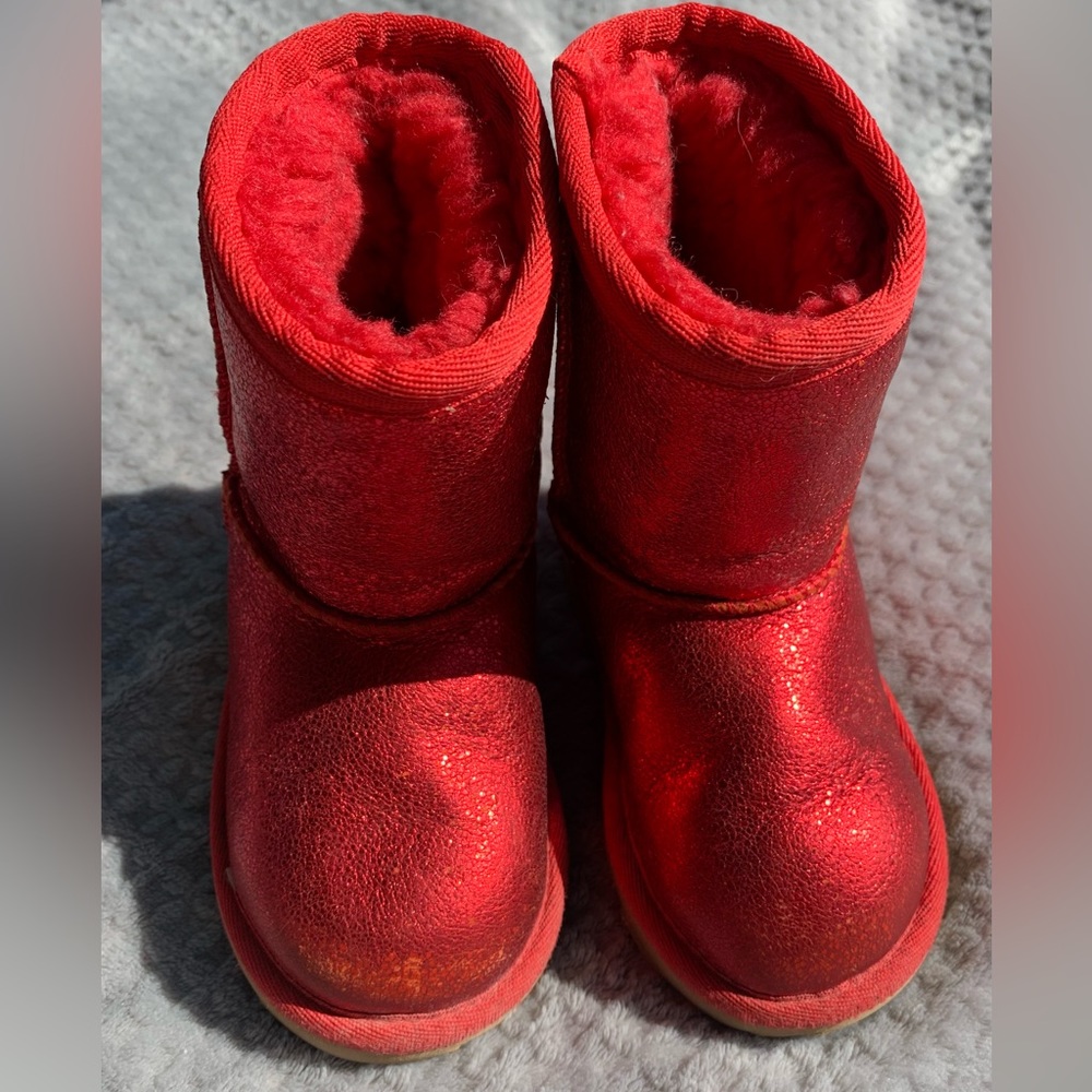 Red sparkly Uggs / gently worn / Size T7